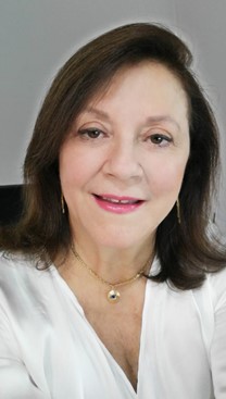 MÁRCIA FARINA KAMILOS